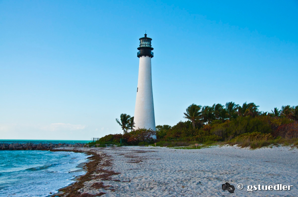 lighthouse_on_the_beach.jpg